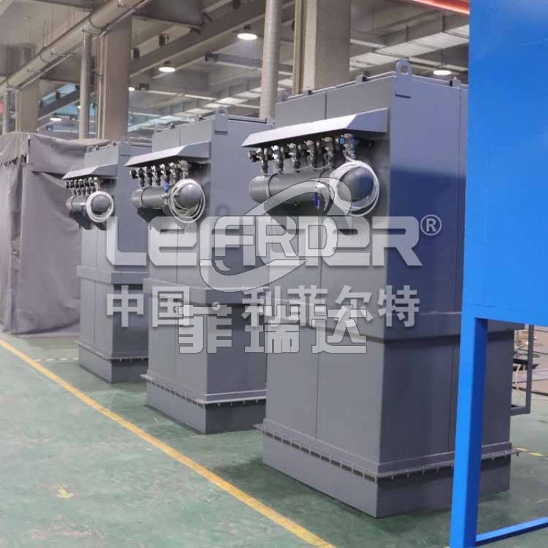 倉頂布袋除塵器一般用在攪拌站水泥罐頂上、煤場以及多種倉頂